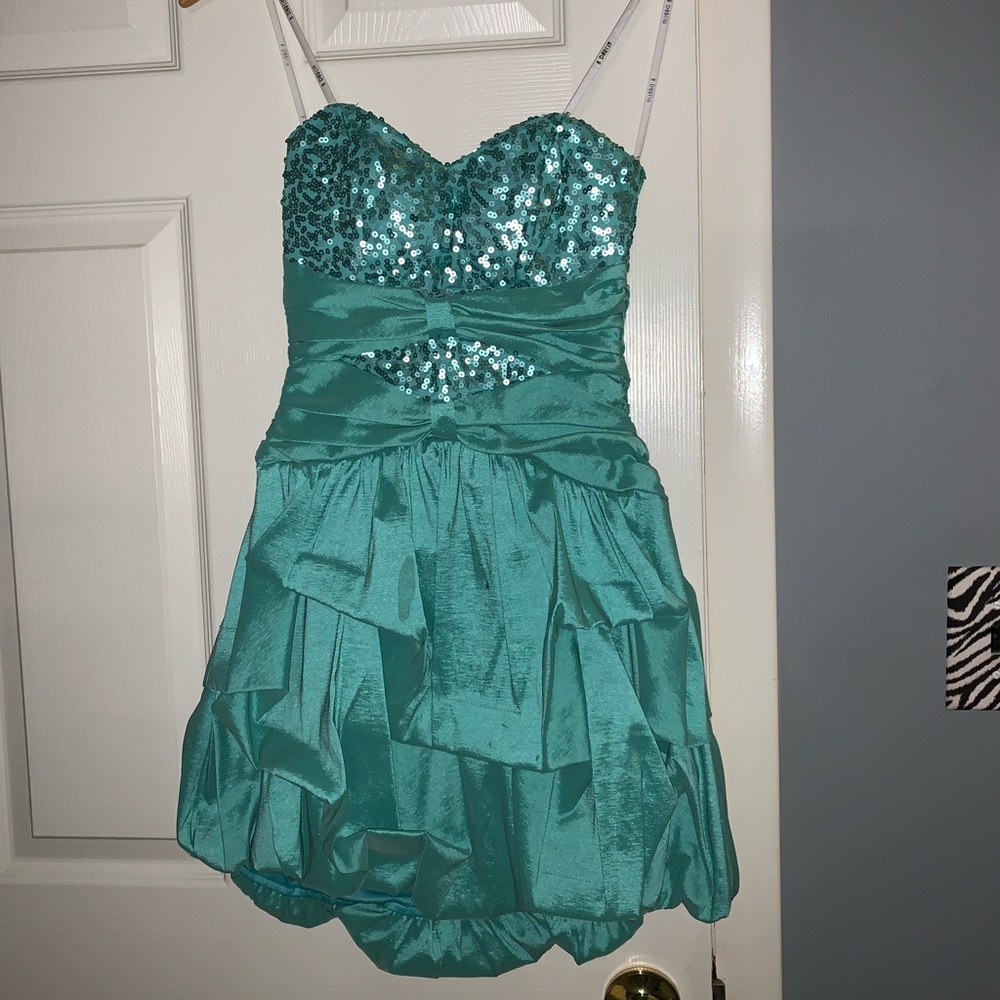 Women’s (size 5/6) formal dress. Worn once
